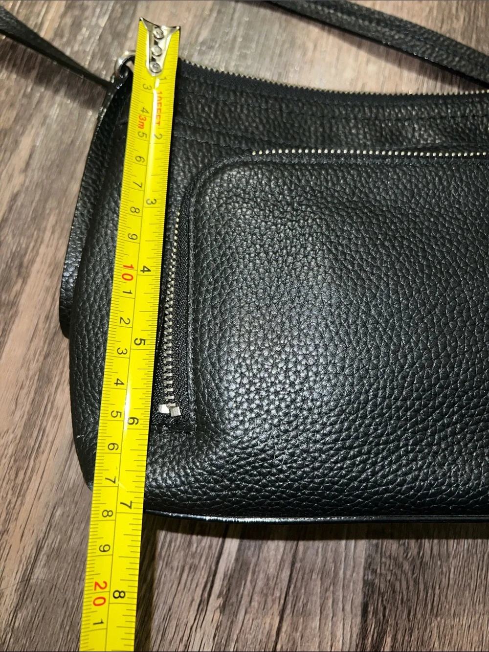 Pebbled Classic Black Leather Crossbody Bag - Picture 4 of 12